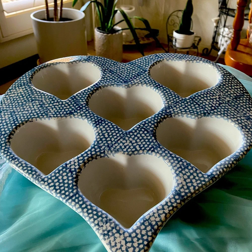 BLUE SPONGE HEART MUFFIN PAN - Picture 1 of 5